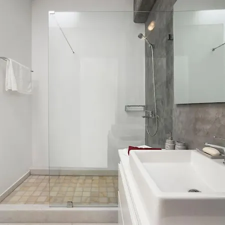 Aelia Serenity, Kampos * Parikia (Paros)