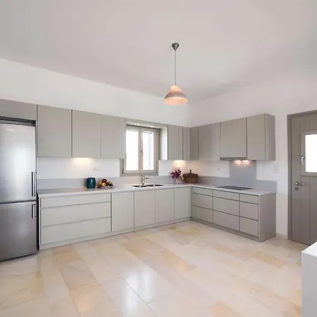 Aelia Serenity, Kampos * Parikia (Paros)