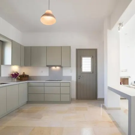 Aelia Serenity, Kampos Parikia (Paros)