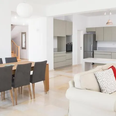 Aelia Serenity, Kampos Holiday home